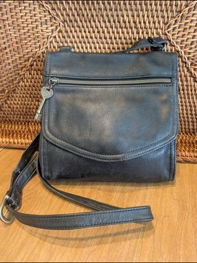 Fossil Black Leather Crossbody Bag with Embossed Logo Panel